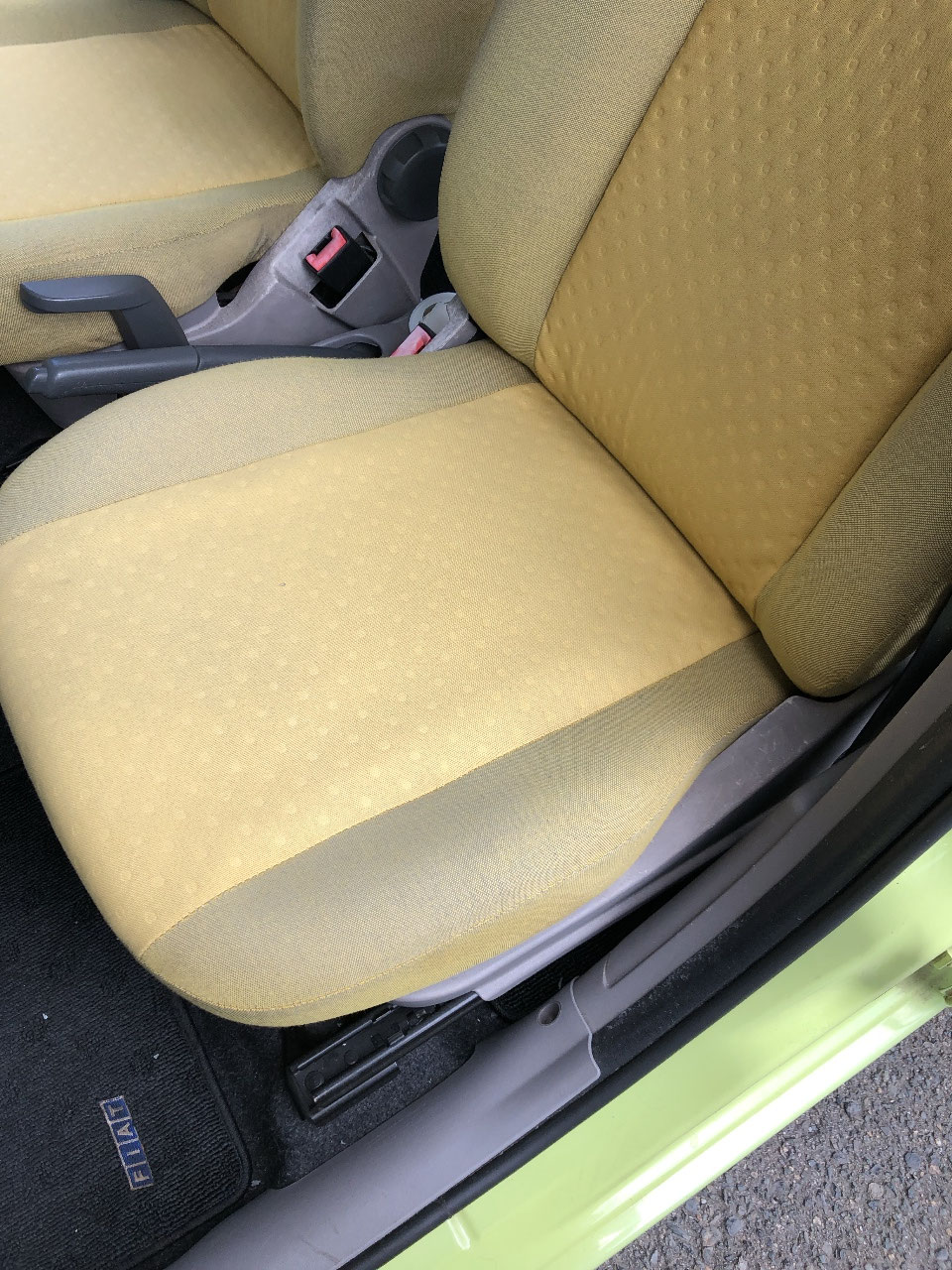 自動車のルームクリーニング Revive 842747955529 2