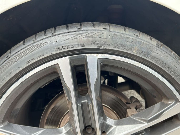 BMW1シリーズ118d Mスポーツ(F40)事故修理 ホイールとタイヤにも損傷