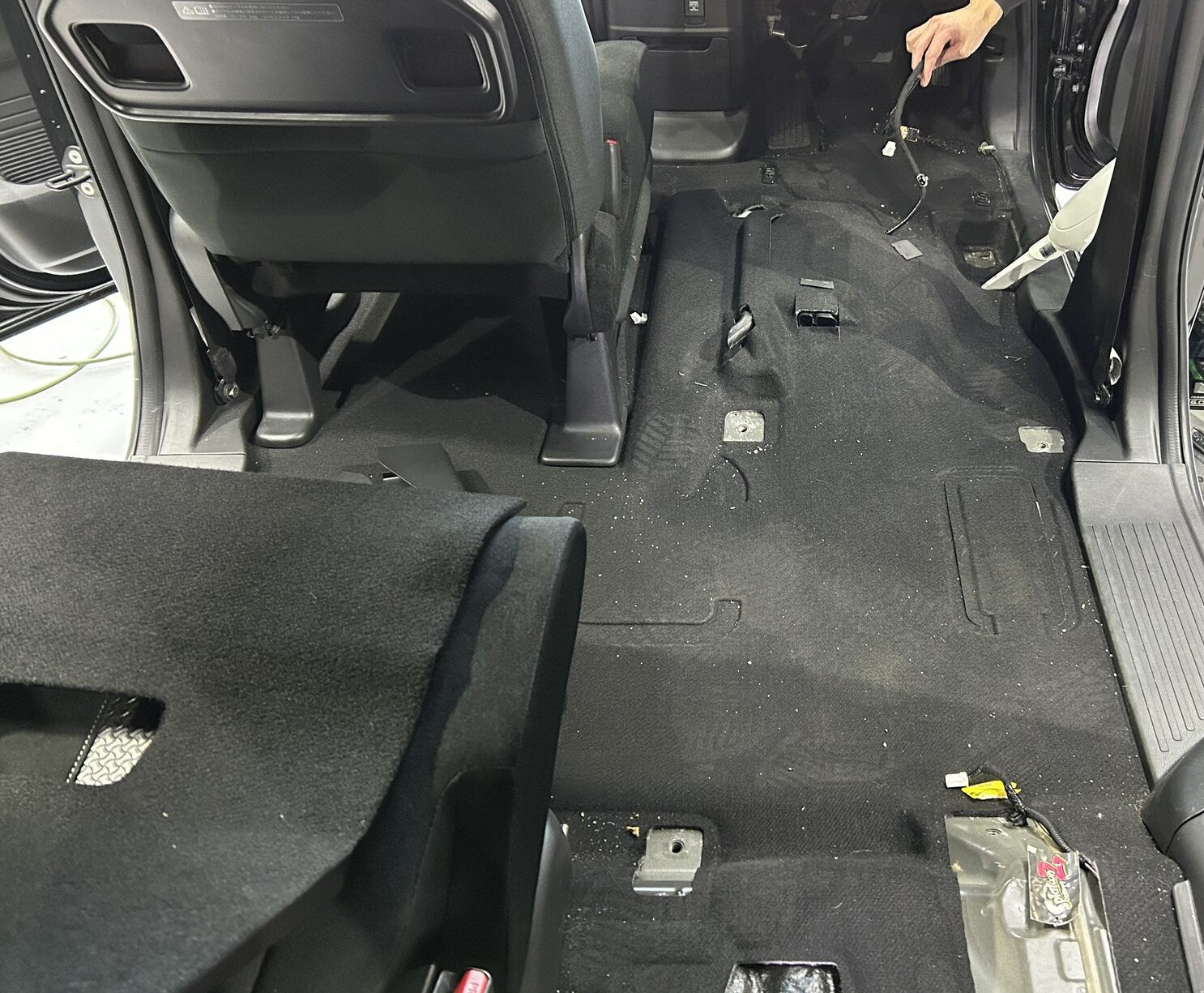 【車内嘔吐のトラブル】知っておきたい「個人賠償責任保険」 Revive 4a2a2c4f7db9