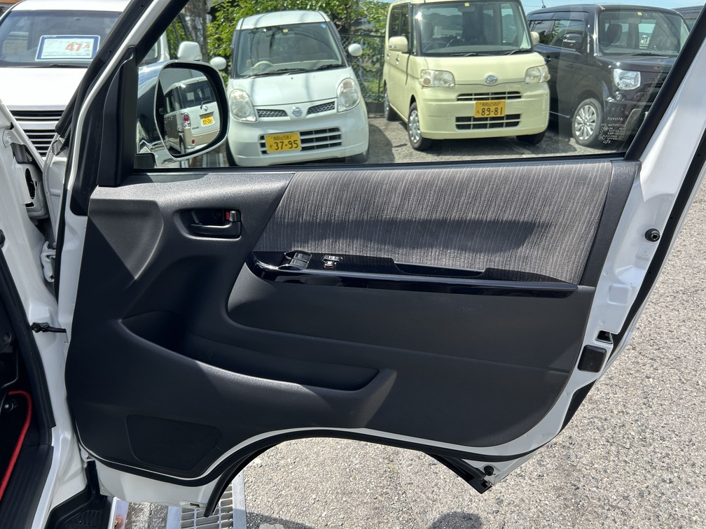 平成23年式 ハイエースバン TRH200V 平成23年式ハイエースバンTRH200V