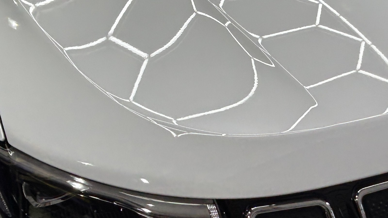 【施工事例】Jeep コンパス リミテッド(輸入SUV)|板金塗装+セラミックコーティング|和歌山・岩出のコーティング専門店ALLBLUE Jeep コンパス セラミックコーティング施工後のボンネット