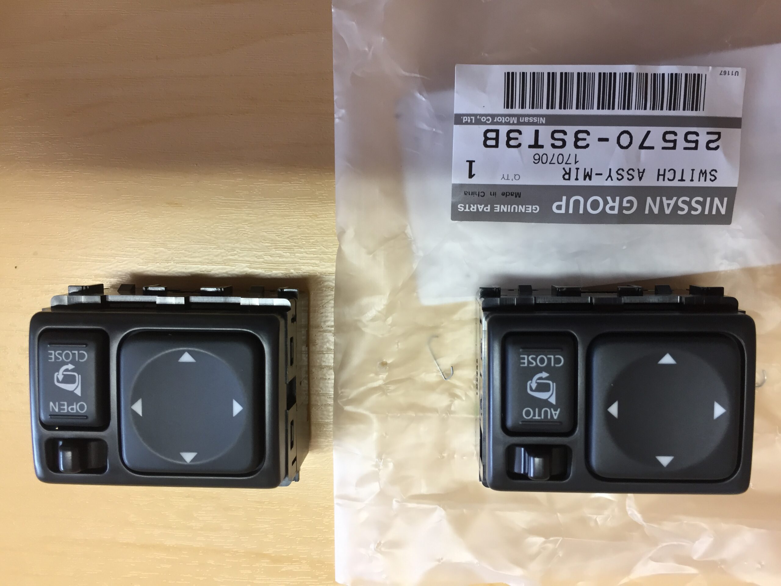 ミラースイッチイルミ化 AK12マーチ ミラースイッチ部品表側