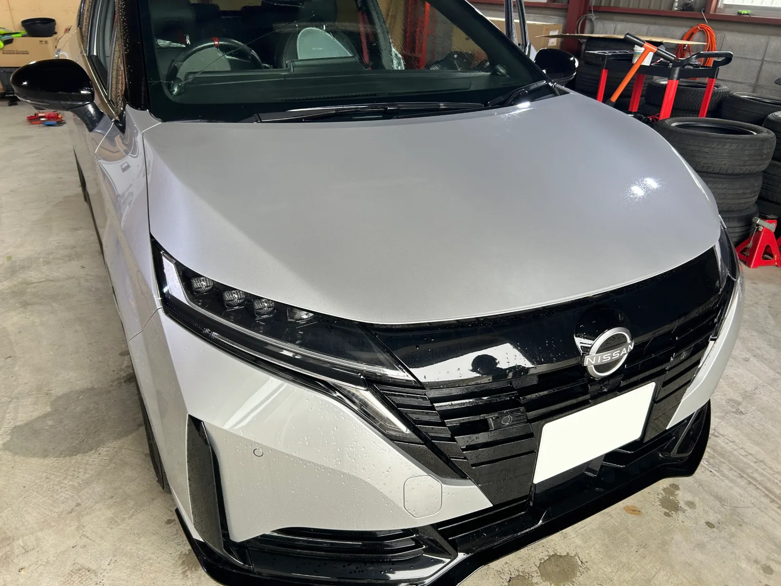 【施工事例】日産 オーラ(FE13)|飛び石によるフロントガラス交換・エーミング調整|和歌山・岩出のコーティング専門店ALLBLUE 日産オーラ(FE13)社外品ガラスへフロントガラス交換後 エーミング調整済み|和歌山・岩出のALLBLUE