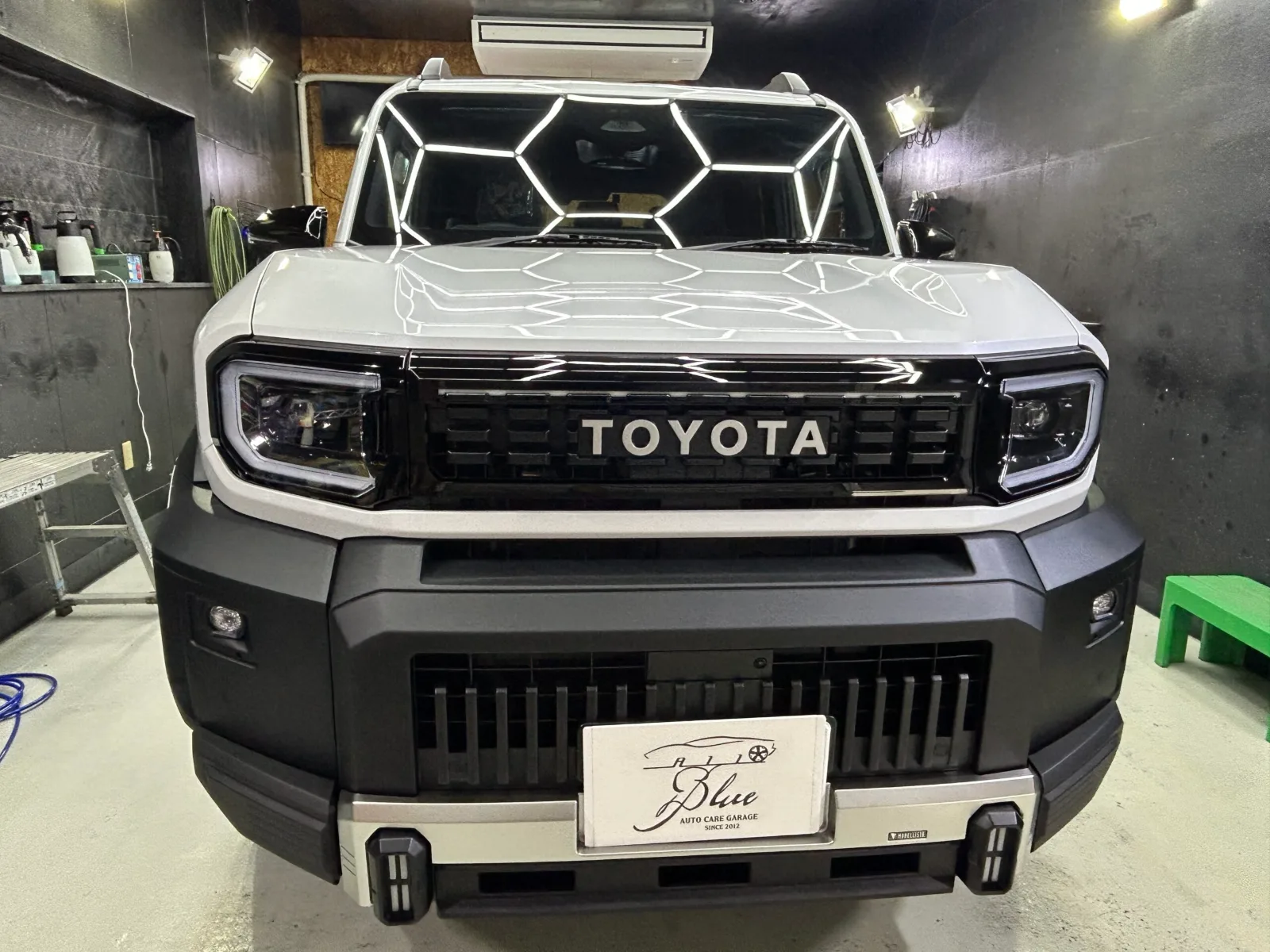 【施工事例】トヨタ ランドクルーザーFJ(新車)|セラミックコーティング|和歌山・岩出のコーティング専門店ALLBLUE ランドクルーザーFJ 新車 セラミックコーティング施工後(フロント)