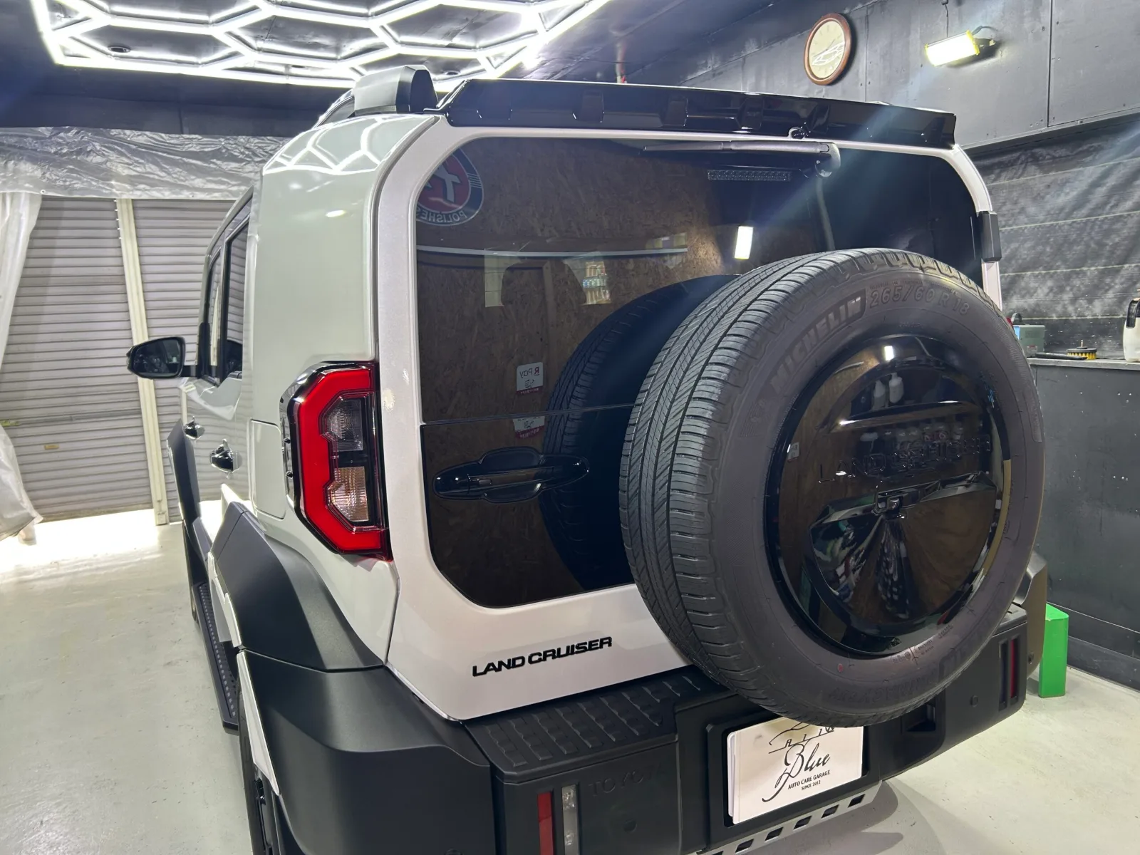 【施工事例】トヨタ ランドクルーザーFJ(新車)|セラミックコーティング|和歌山・岩出のコーティング専門店ALLBLUE ランドクルーザーFJ 新車 セラミックコーティング施工後(リア)